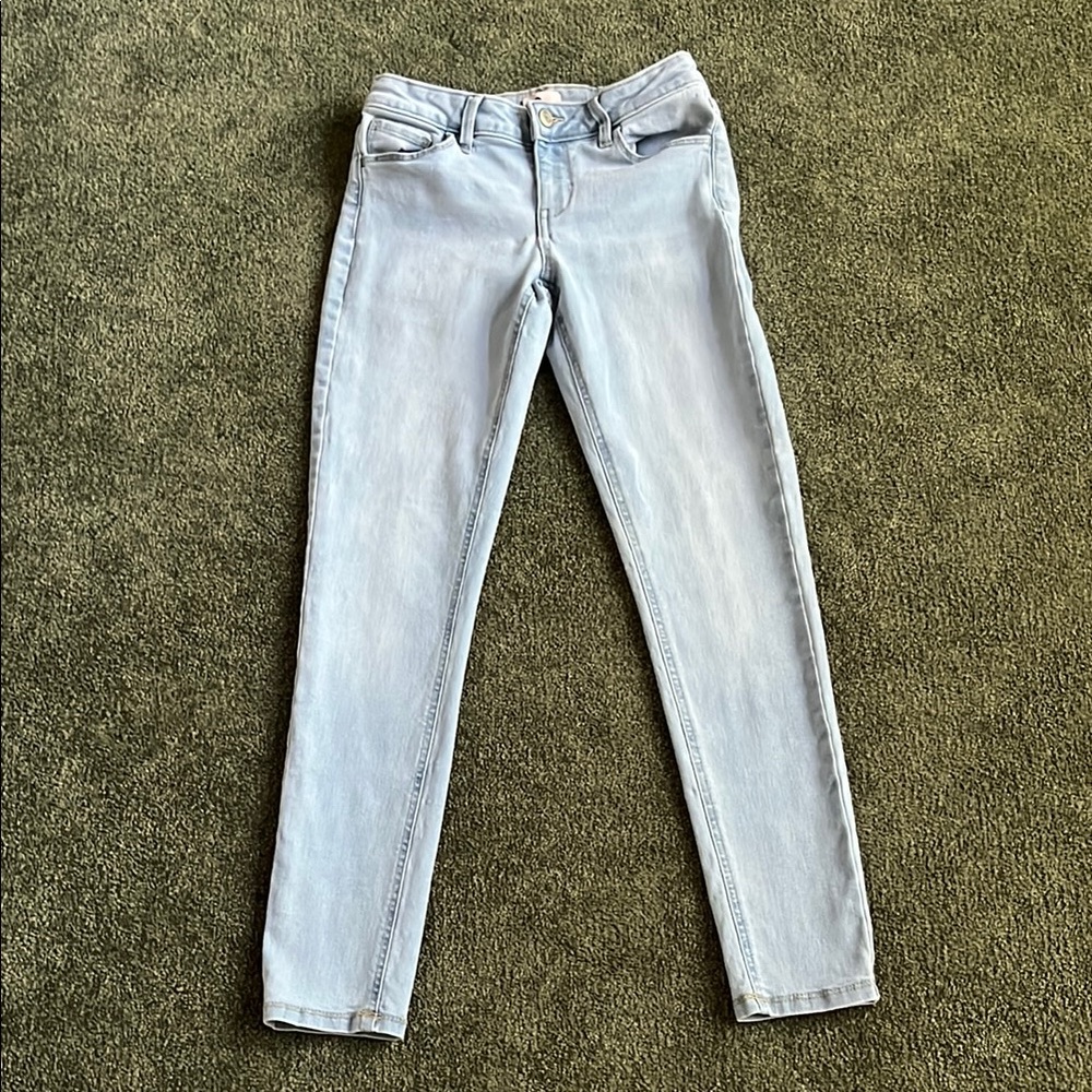Classic Blue Straight-Leg Jeans with Subtle Fading